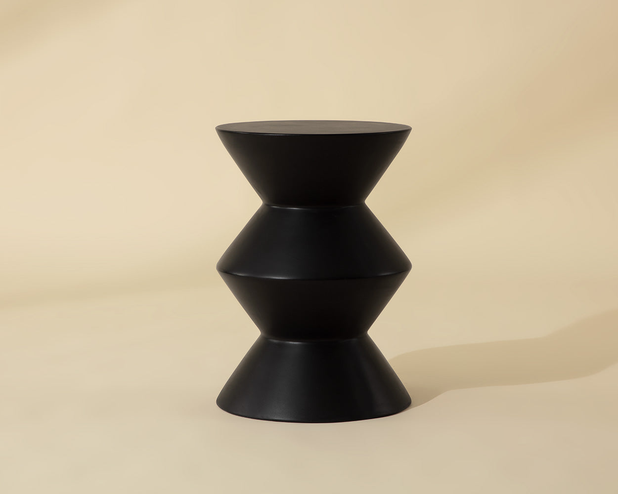 Union End Table - perfect for patio accents | Image 2 | InSTYLE Home & Rugs