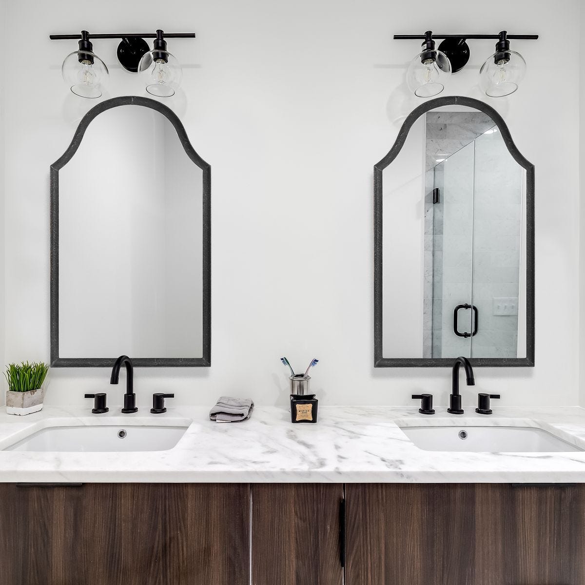 Mirror W00486 - available in various shapes, sizes, and frame styles | Image 1 | InSTYLE Home & Rugs