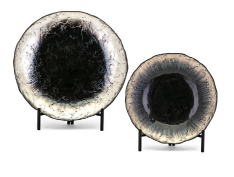 Plateo Glass Chargers with Stand - www.instylehome.ca