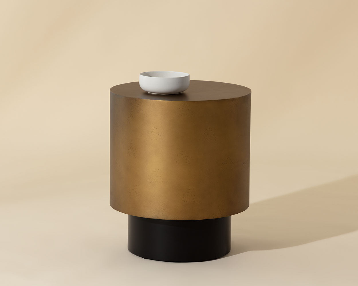 Bernaby End Table - functional design with style | Image 10 | InSTYLE Home & Rugs