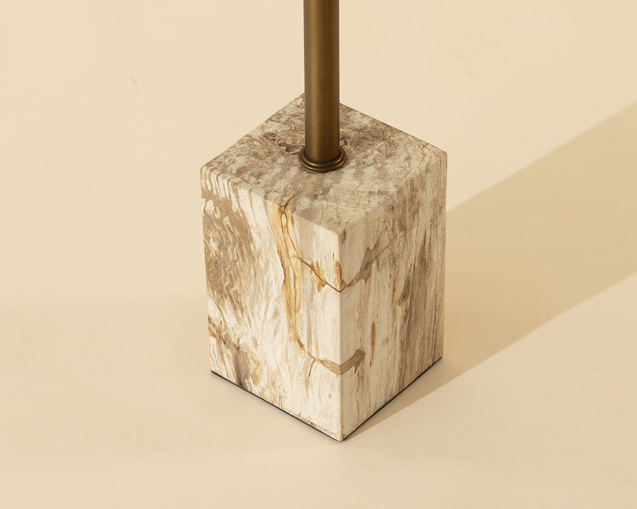 Parinari End Table - functional design with style | Image 10 | InSTYLE Home & Rugs