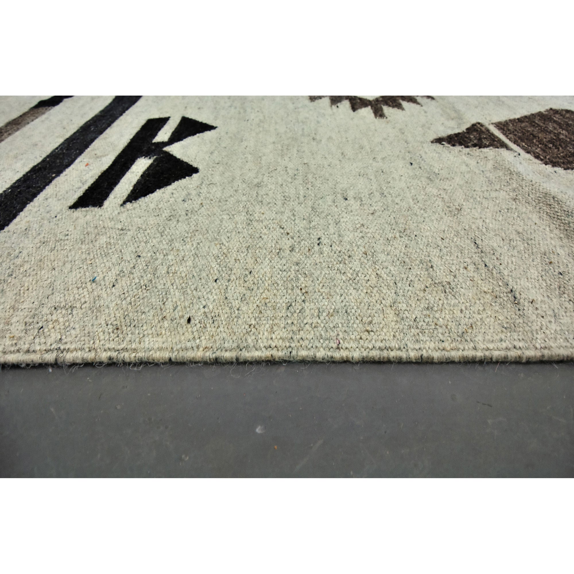 Bedouin - luxurious bed for modern homes | Image 4 | InSTYLE Home & Rugs