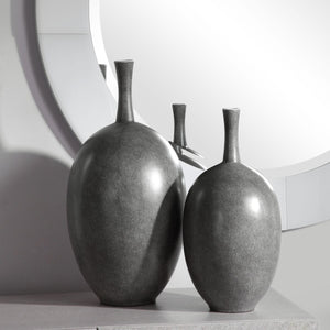 Riordan Vases, S/2 - modern accessories for a personalized living space | Image 3 | InSTYLE Home & Rugs
