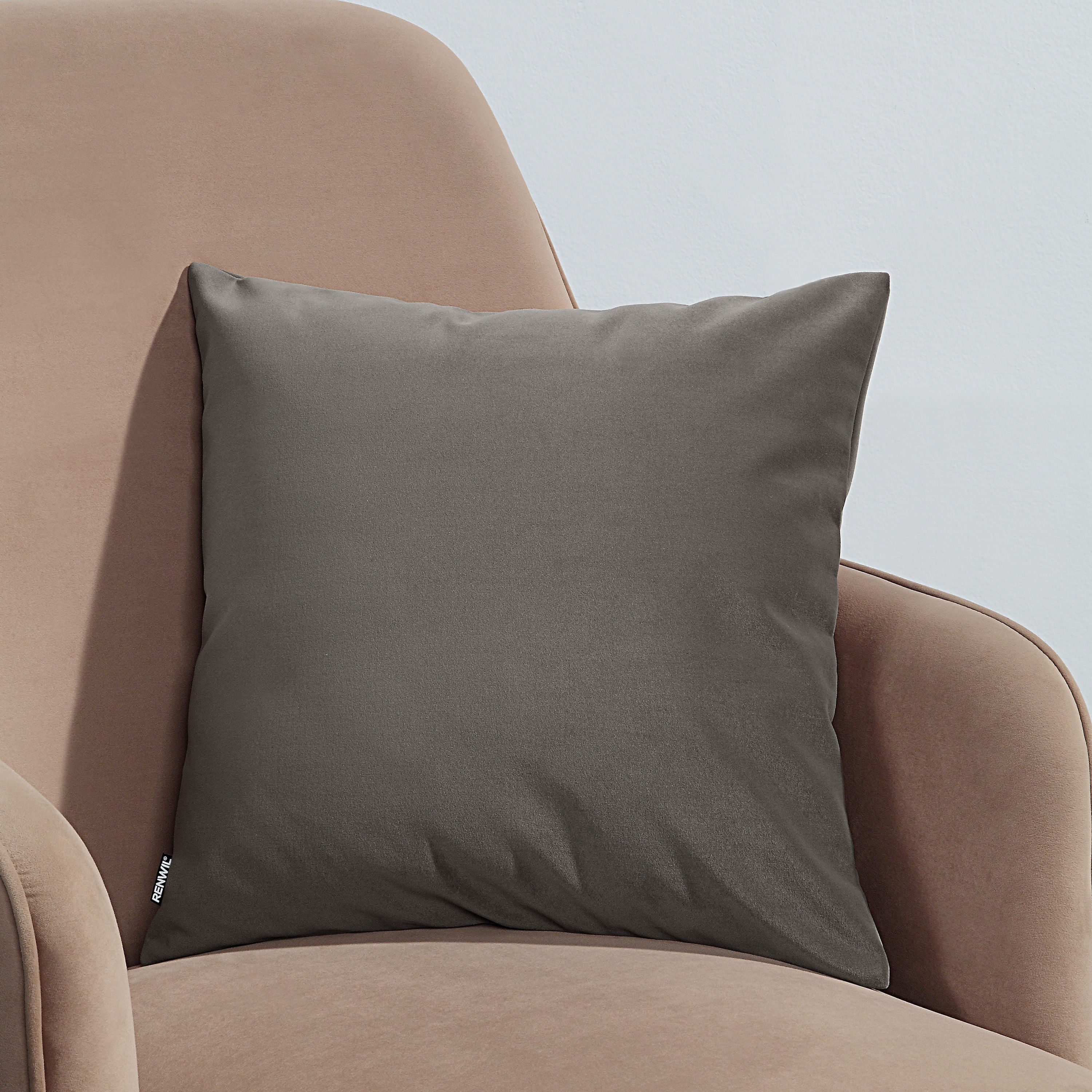 Antwerp - premium pillow for luxurious comfort and restful sleep | Image 4 | InSTYLE Home & Rugs
