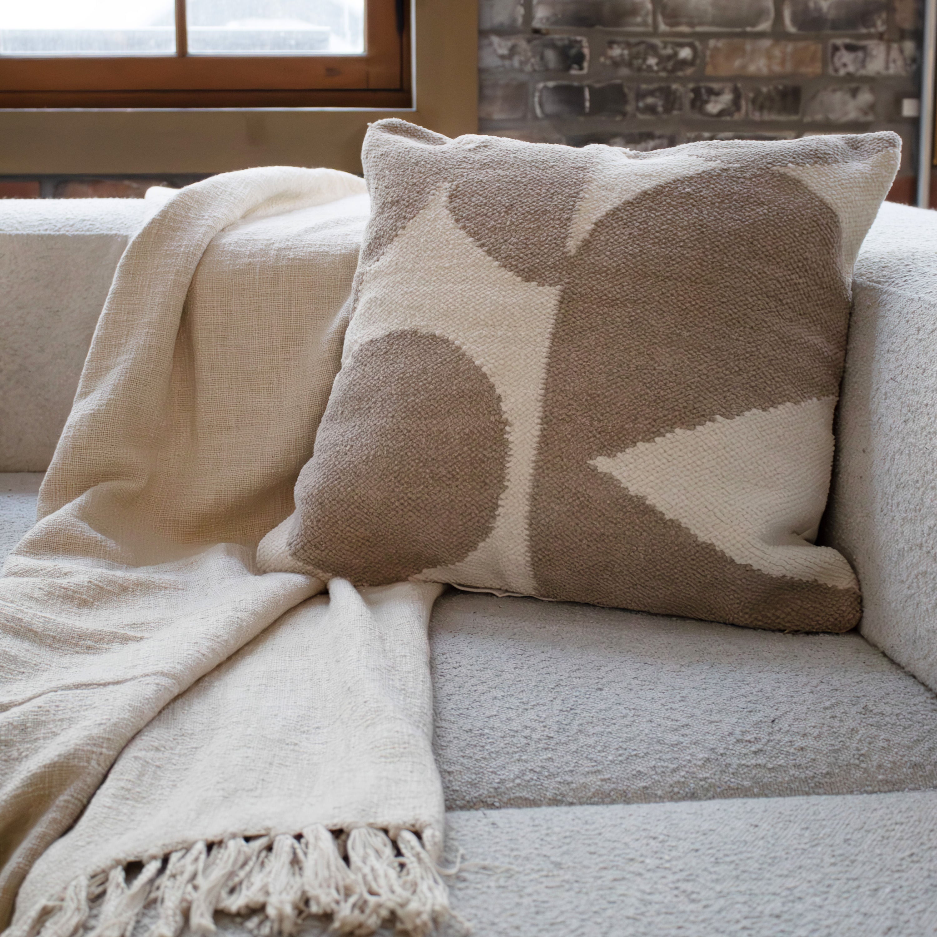 Ferla* - premium pillow for luxurious comfort and restful sleep | Image 4 | InSTYLE Home & Rugs