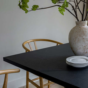 Alter Extension Dining Table in walnut, round | InSTYLE Home & Rugs
