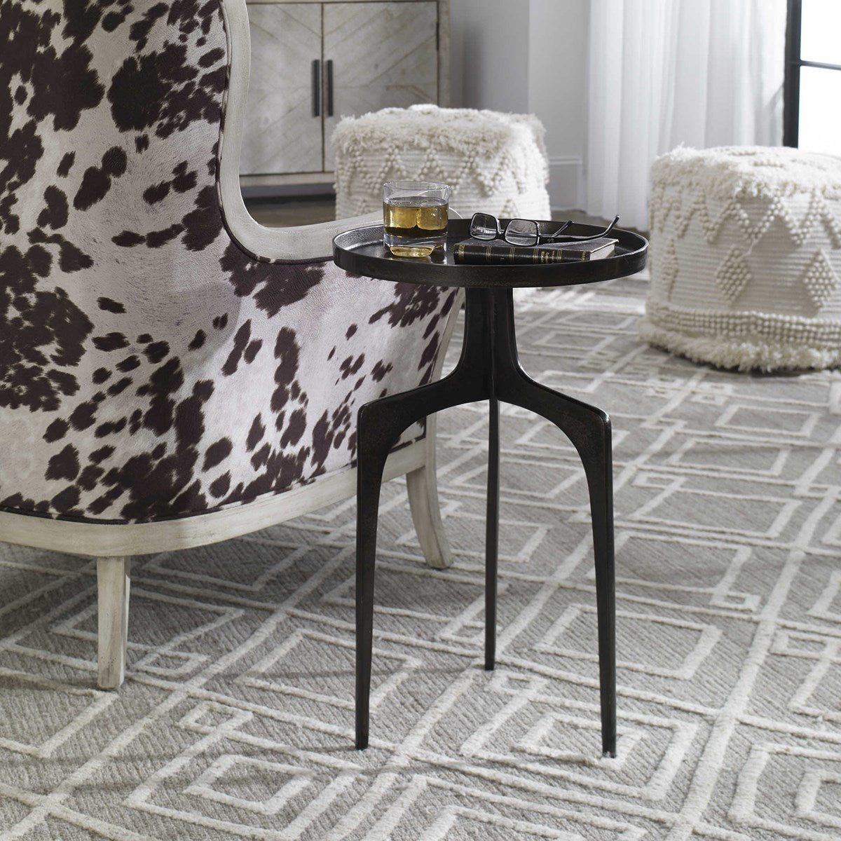 KENNA ACCENT TABLE - chic accent table for contemporary home interiors | Image 2 | InSTYLE Home & Rugs