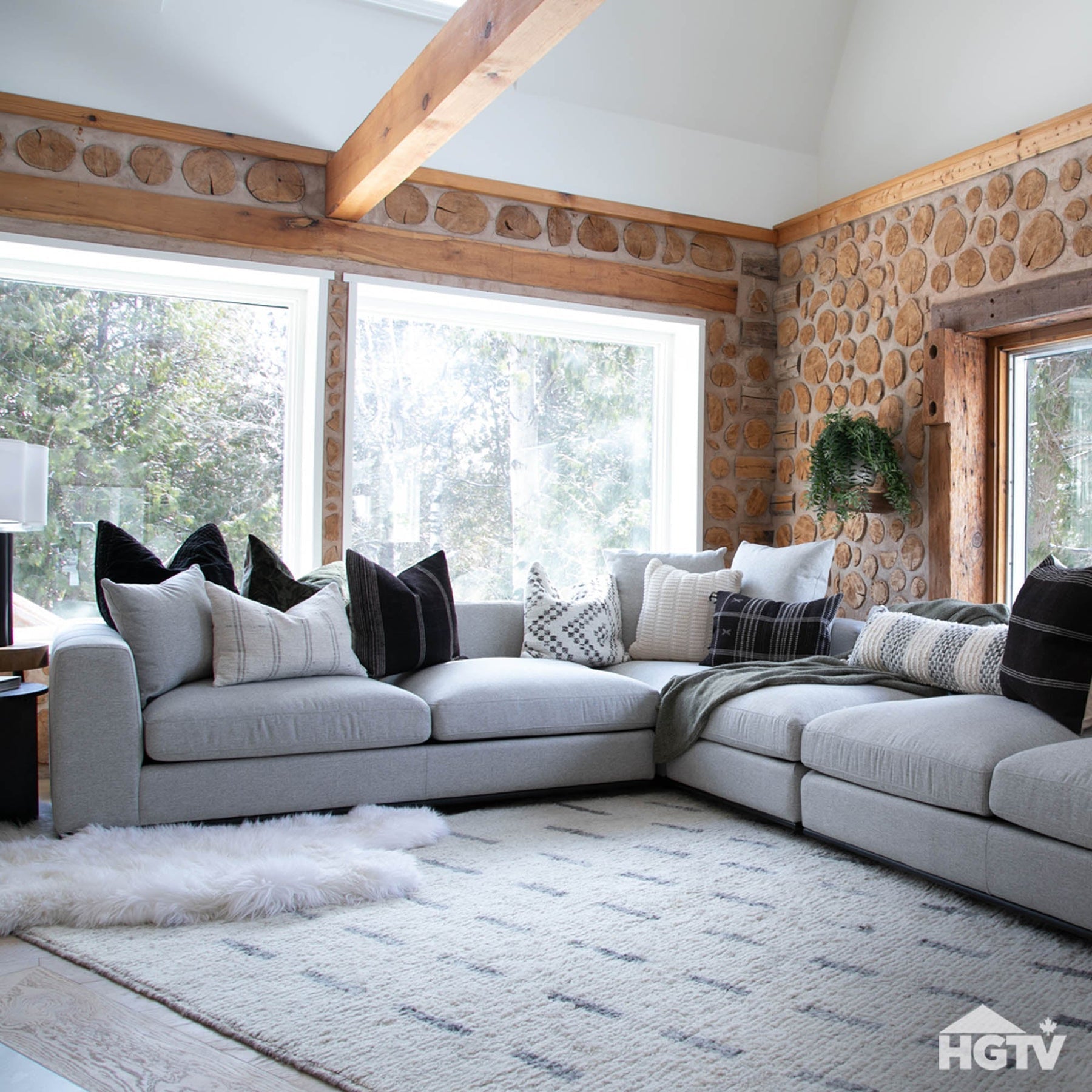 Sullivan Sectional RHF Sofa - comfortable sofa for modern living | Image 2 | InSTYLE Home & Rugs