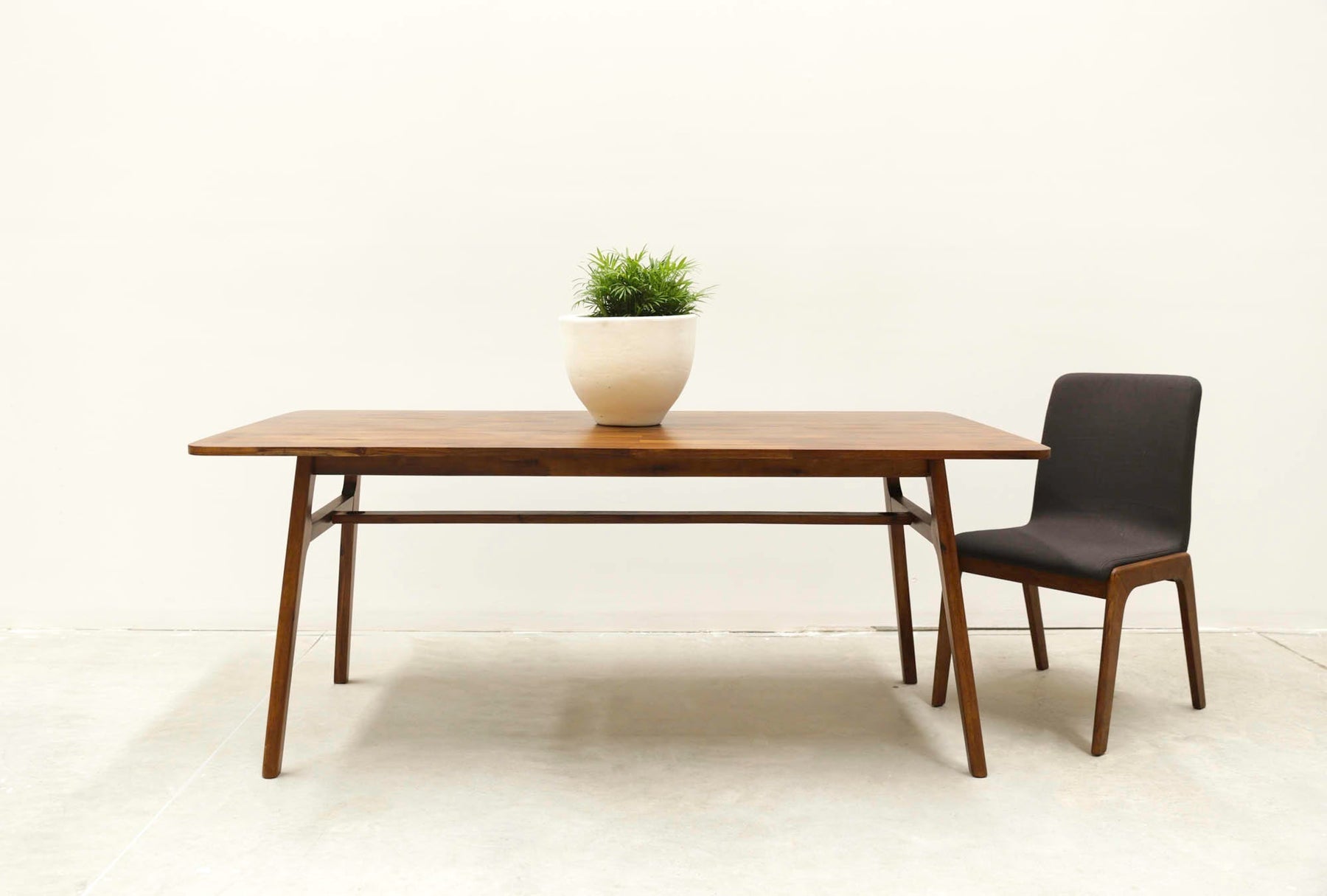 Remix Dining Table - comfortable dining experience | Image 14 | InSTYLE Home & Rugs