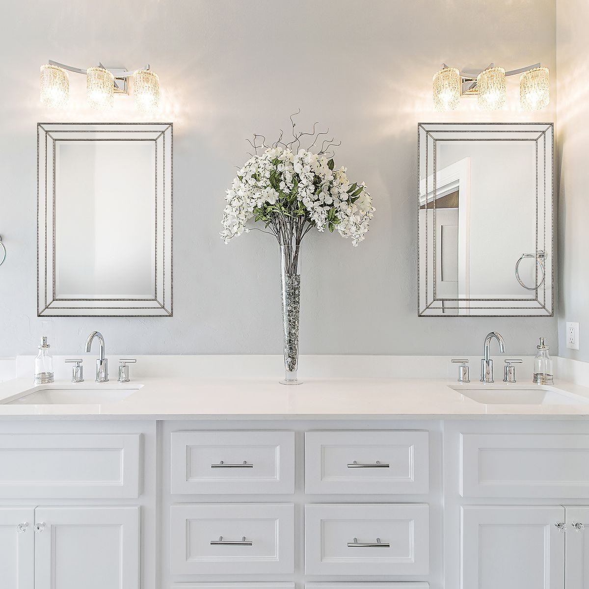 Mirror W00404 - available in various shapes, sizes, and frame styles | Image 5 | InSTYLE Home & Rugs