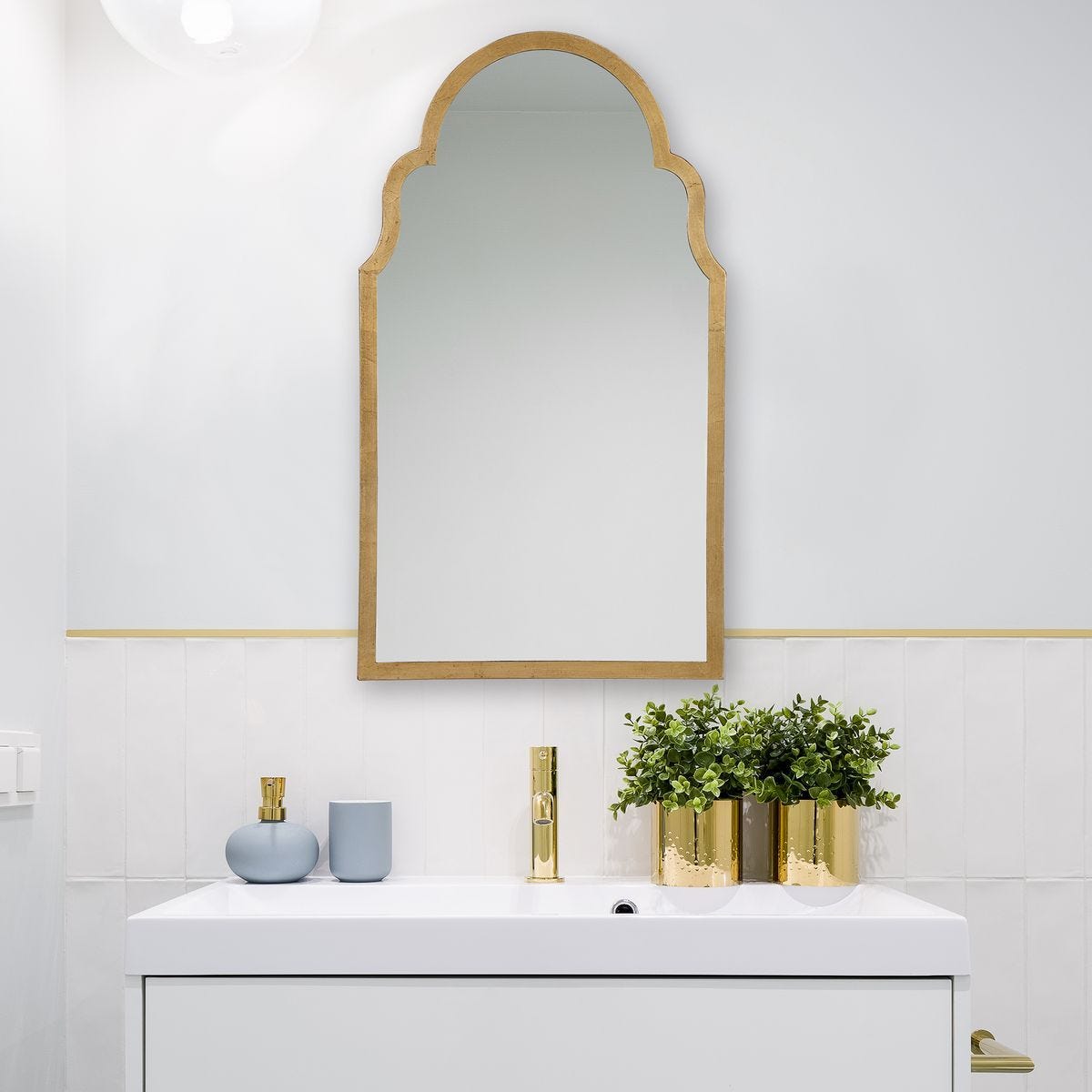 Mirror W00496 - elegant and functional accent pieces for any room | Image 1 | InSTYLE Home & Rugs