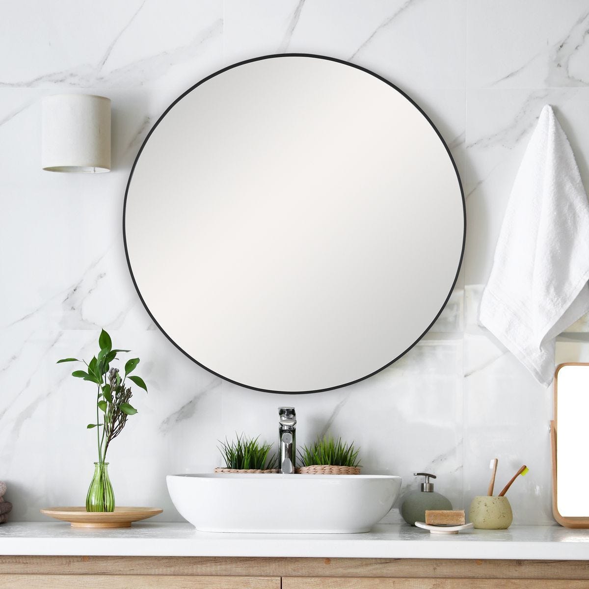 Mirror W00505 - elegant and functional accent pieces for any room | Image 1 | InSTYLE Home & Rugs