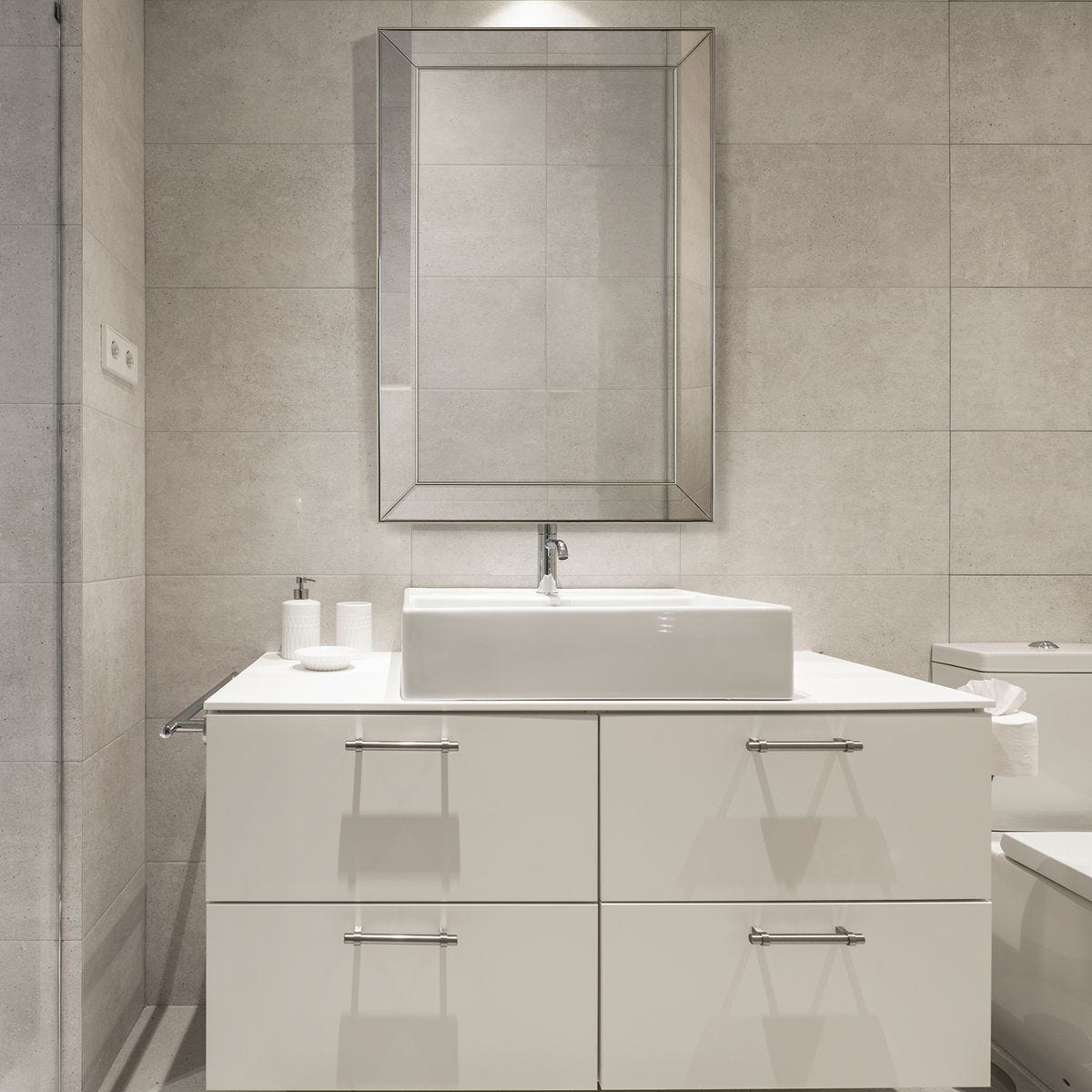 Mirror W00589 - elegant and functional accent pieces for any room | Image 3 | InSTYLE Home & Rugs