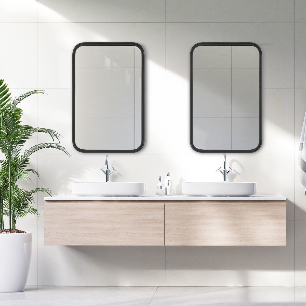 Mirror W00627 - elegant and functional accent pieces for any room | Image 1 | InSTYLE Home & Rugs