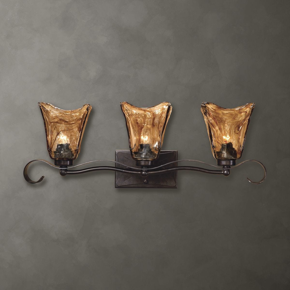 Vetraio, 3 Lt Vanity - energy-efficient and stylish designs | Image 1 | InSTYLE Home & Rugs