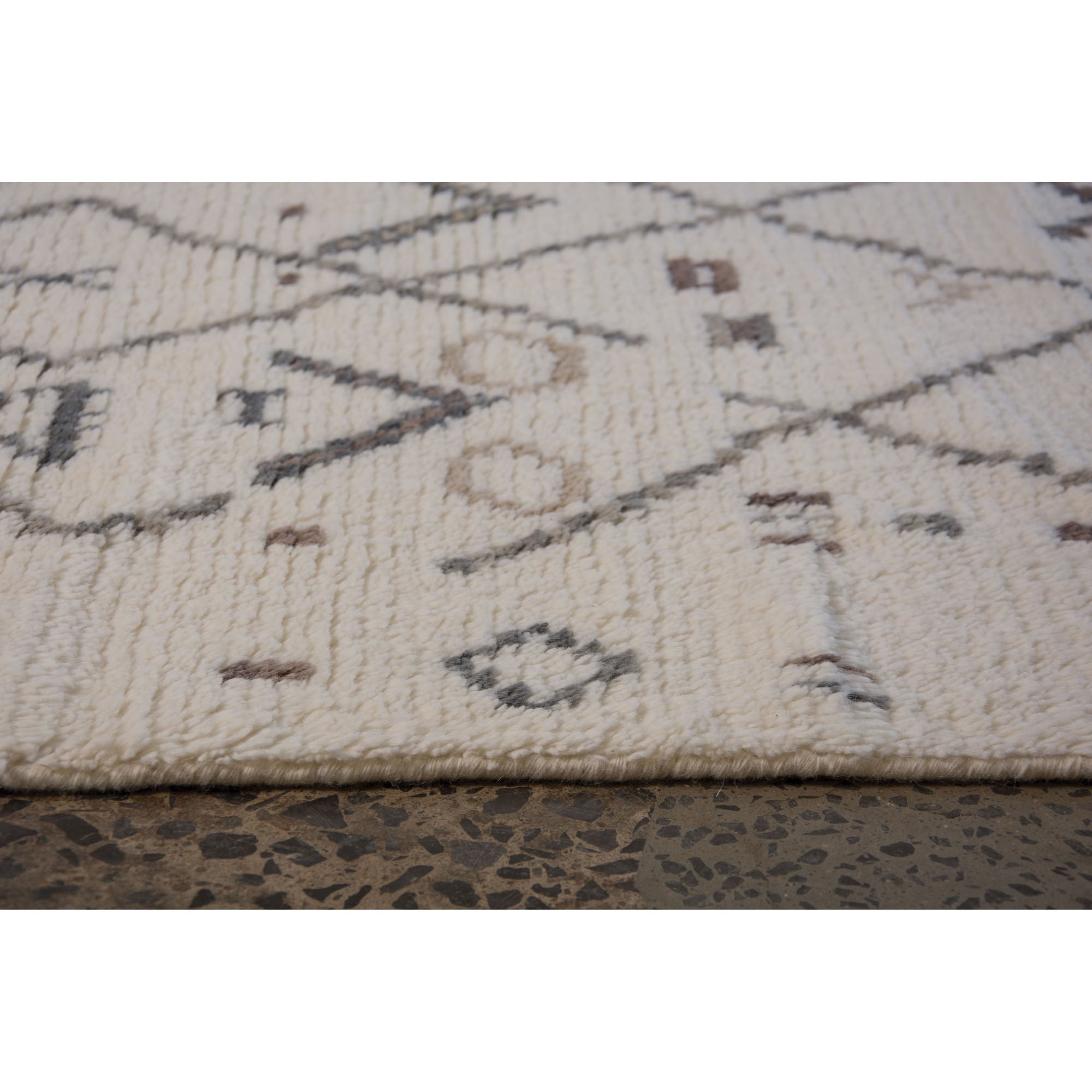 Montrose - stylish rug with modern patterns for a chic home decor | Image 4 | InSTYLE Home & Rugs