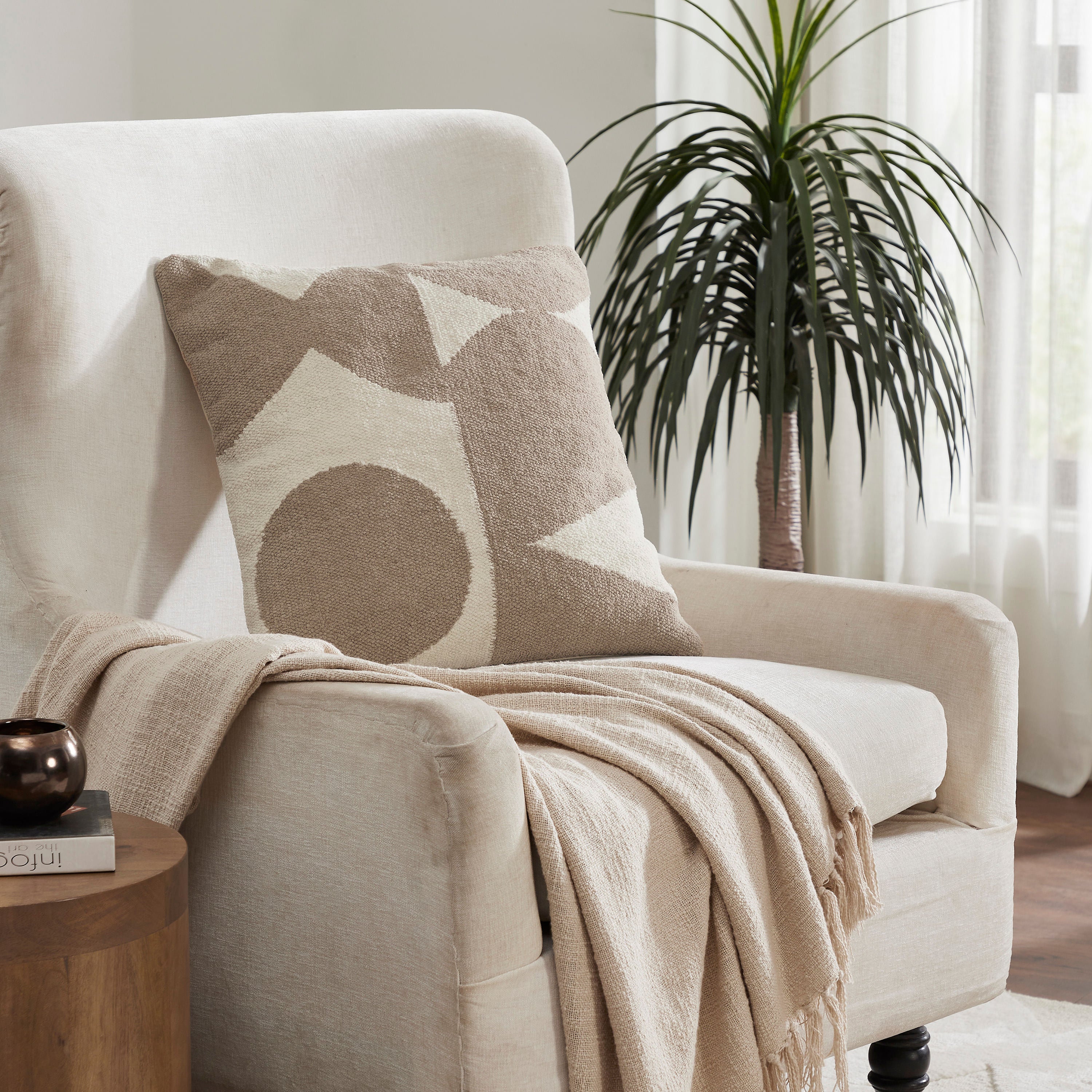 Ferla* - premium pillow for luxurious comfort and restful sleep | Image 5 | InSTYLE Home & Rugs