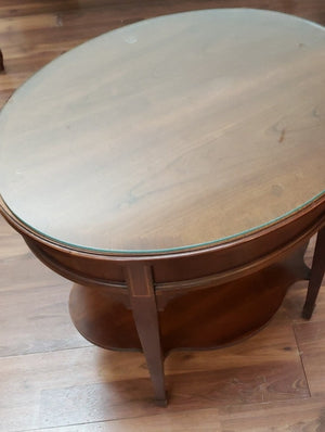 Oval wood end table - www.instylehome.ca